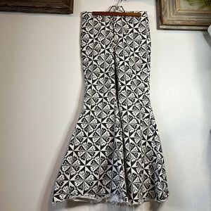 Free people black and white mosaic pattern bell bottoms